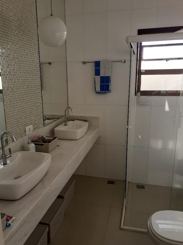 VENDO CASA COMPISCINA NO CENTR